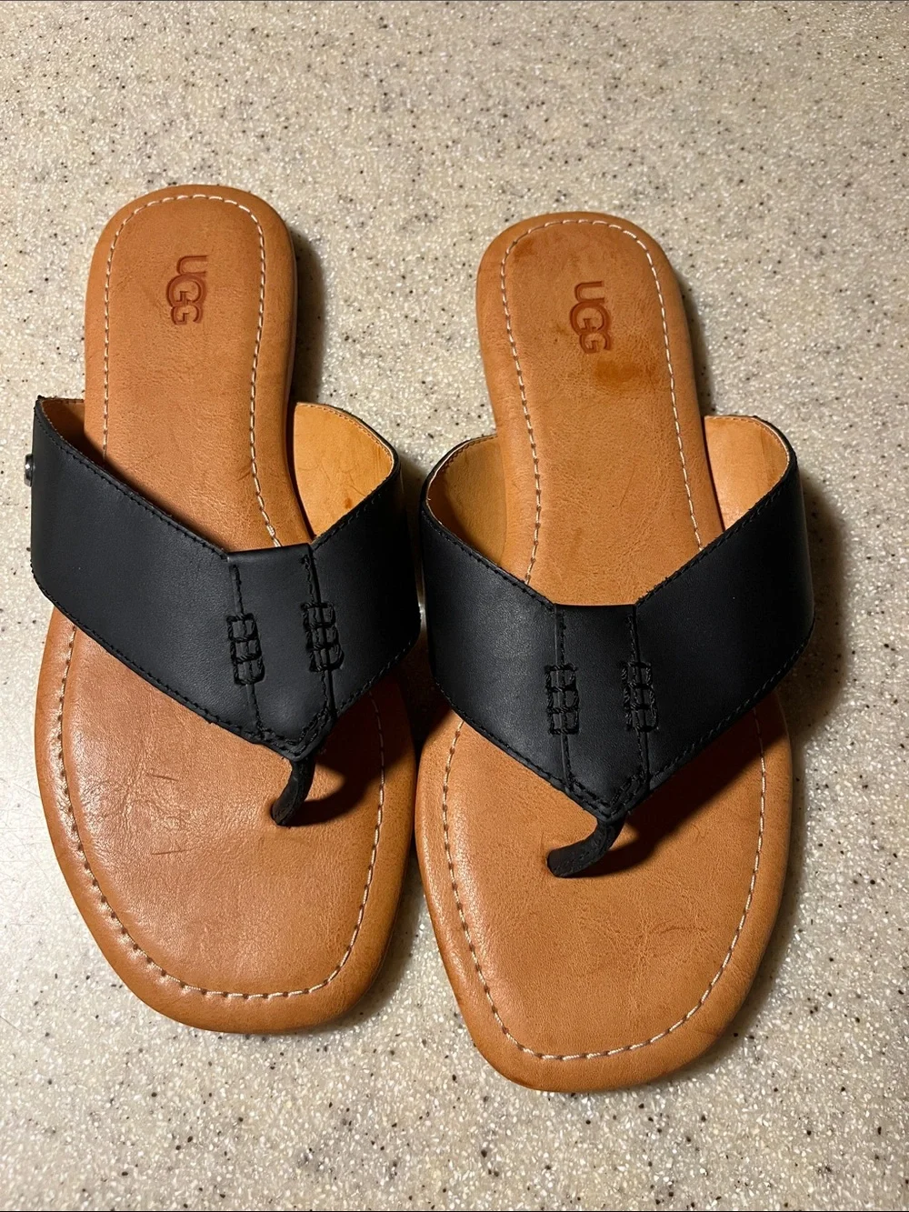 UGG Women’s Black and Tan Leather Toe-Post Sandals